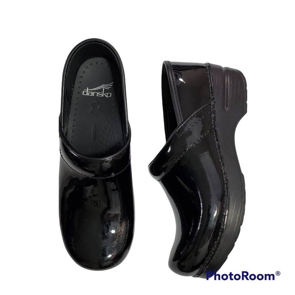 Dansko Black Patent Leather Clogs 37 NARROW (6.5 - 7 U.S. Narrow)